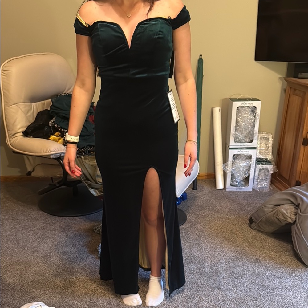 Macy's Green Prom Dress with Elegant Design